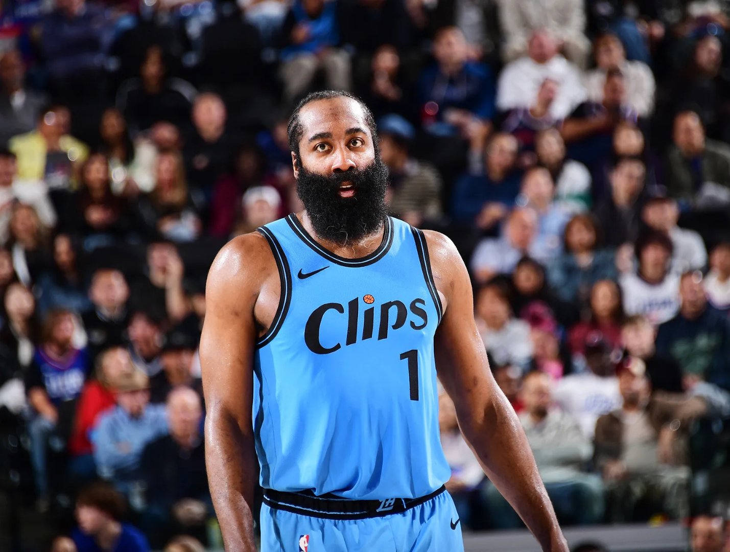 开云体育入口-快船观众热烈欢呼！，C罗迎来十五赛季出色发挥观众掌声雷动(c罗跨年)