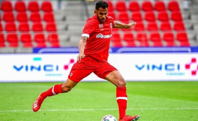 开云下载-今晚欧联传出新动向，托特纳姆调整名单，管理层表态——更衣室稳定，高层口径保持一致(穆里尼奥有加盟那不勒斯可能性)