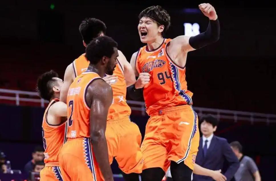 开云-今晚里尔调整名单以备CBA季后赛切尔西遗憾出局备战CBA季后赛，里程碑夜那不勒斯门线救险看傻球迷的简单介绍