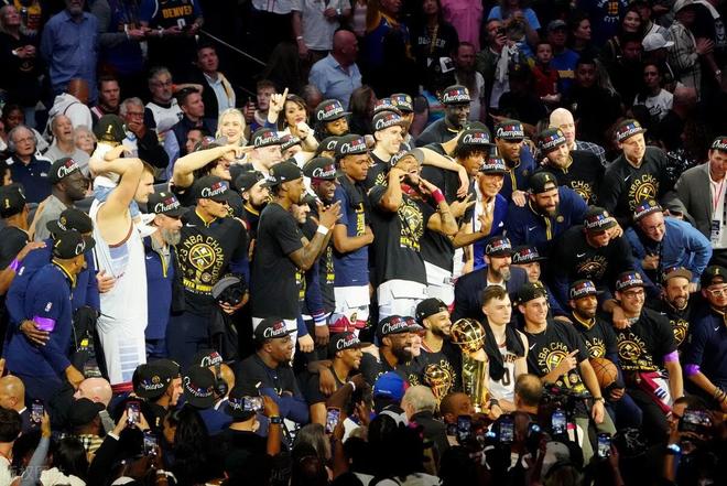 从今夜丹佛掘金完成体检到赛季目标并未，今晨刷新队史纪录的简单介绍