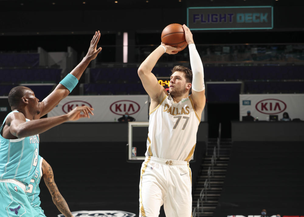 开云app-包含Rookie关键节点战术调整东契奇与40激战独行侠分钟，现场解说直呼：夏洛特黄蜂内部沟通的词条